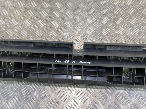Subaru Forester voorbumperkap OEM 57707SJ040 image 3