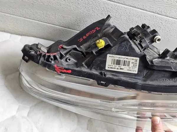 Vasen etuvalaisin LED Peugeot 208 image 5