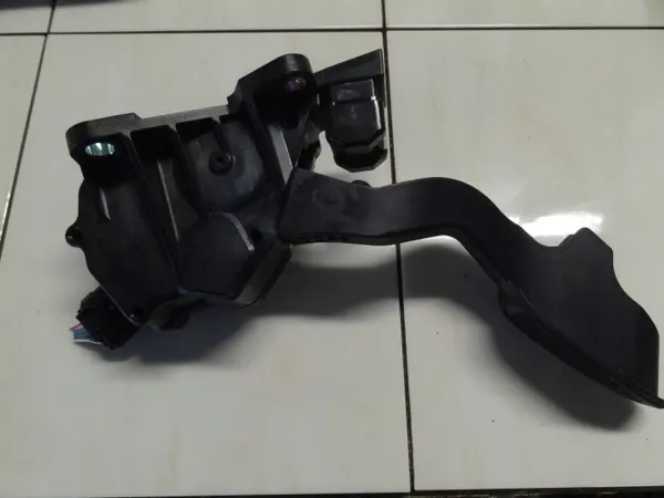 Toyota Gaspedal-Potentiometer OEM 7811952063 image 3