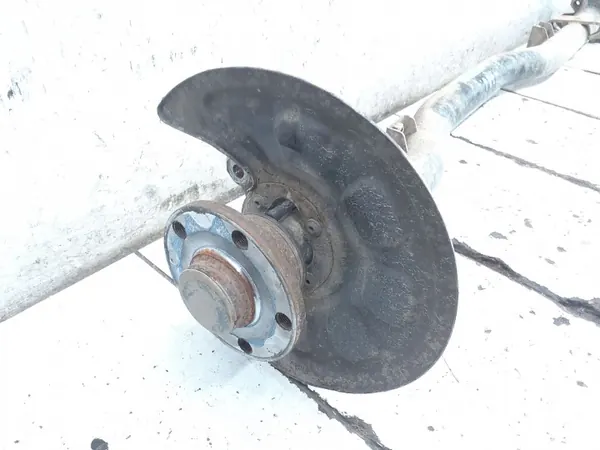 Viga do eixo traseiro OEM 2K5500051 para VW Caddy 2015 image 3