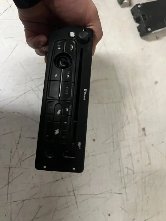 Rádio Renault Master OEM 281159782r - Estado usado image 2