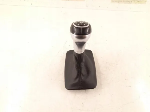 Pomo de cambio Mercedes-Benz OEM A2042677710 - Usado image 3