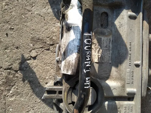 Framsuspensionskåpa VW Audi Seat 1K0199313H image 8