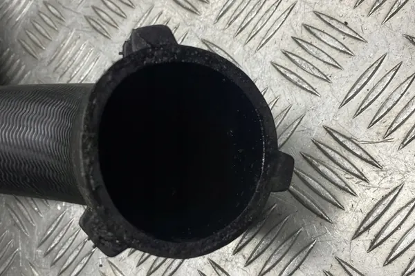 Tubería intercooler AUDI A4 AVANT 2.0L diésel 2007 OEM image 2