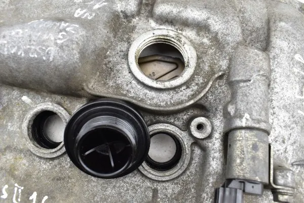Couvercle de Soupape Toyota pour Auris II 1.6 16V VVTI image 3