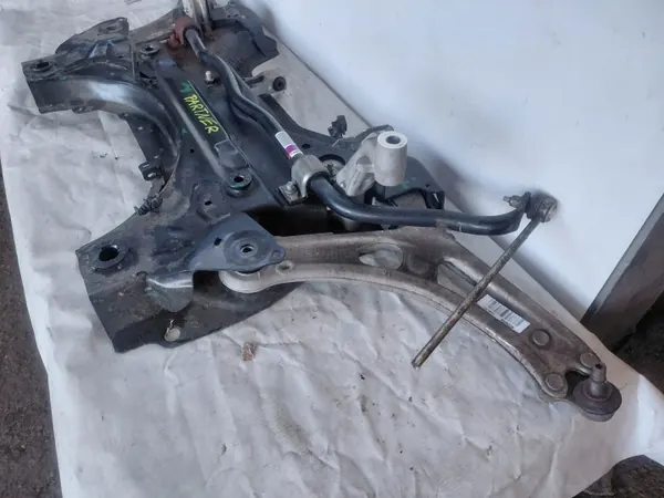 Viga suspensión delantera PARTNER IV OEM Usado image 3