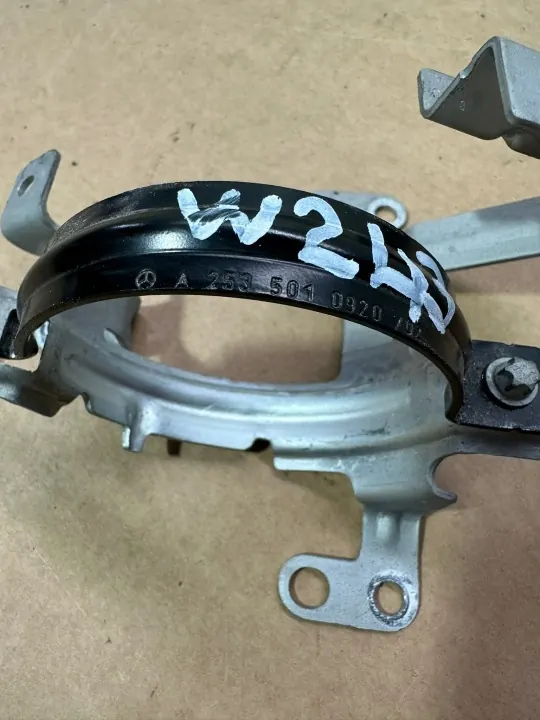 Waterpompbeugel OEM A2435040600 Mercedes EQA image 3