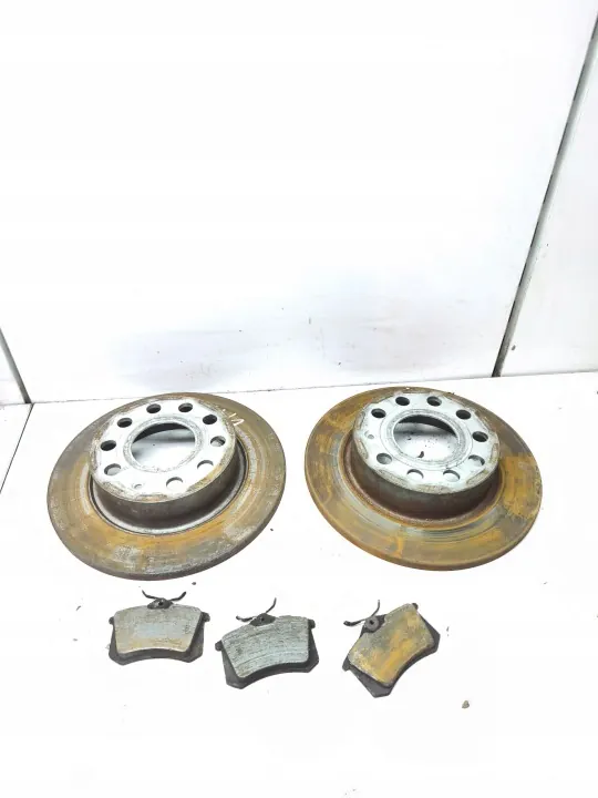 OEM 1K0 615 601K Bakre bromsskivor - Begagnade image 2