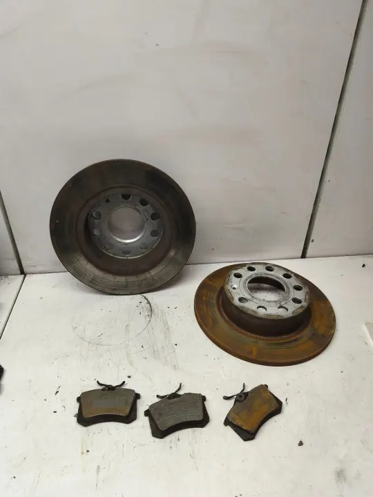 OEM 1K0 615 601K Bakre bromsskivor - Begagnade image 3