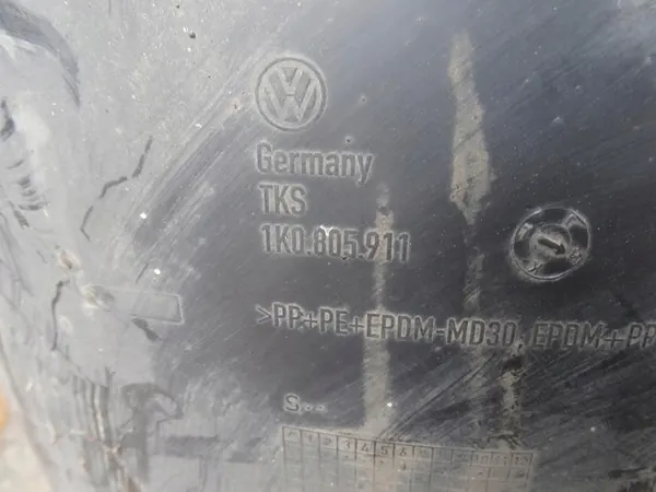 VW Golf V Jetta Left Front Wheel Arch 1K0805911H image 8