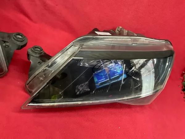 Skoda Superb III Xenon LED Scheinwerfer Links 3V1941017A image 5