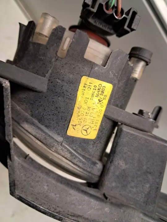 MERCEDES R W251 HALOGEN LINKS A2518200756 image 5