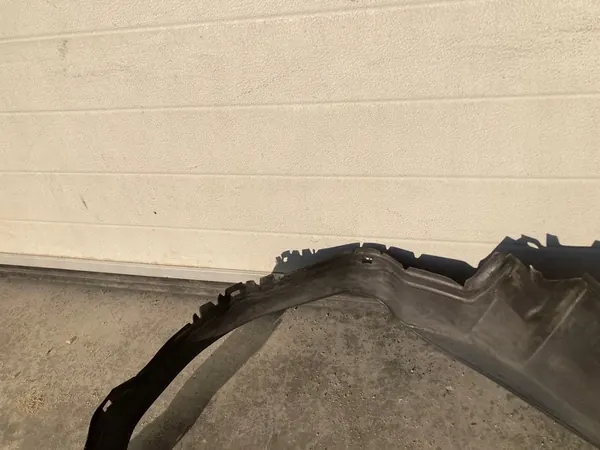 Front Right Wheel Arch Mercedes W124 Original 1248840835 image 5