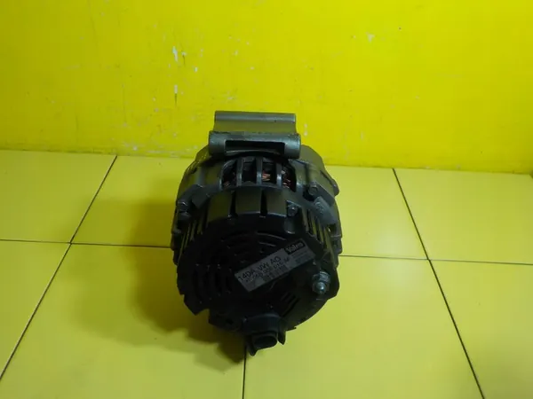 AUDI A4 B7 EXEO 2.0 TFSI Vaihtovirtageneraattori 06B903016AF image 2