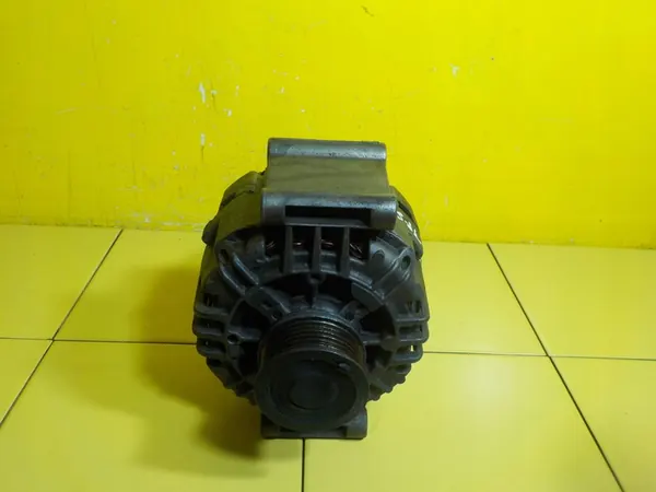 AUDI A4 B7 EXEO 2.0 TFSI Vaihtovirtageneraattori 06B903016AF image 4