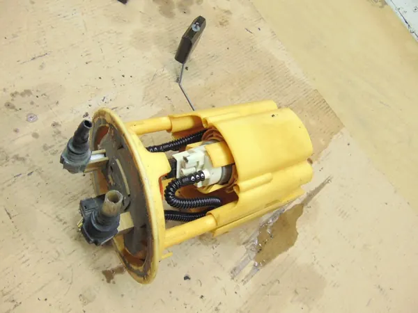 Peugeot Brandstofpomp 307 2.0HDI OE 9632672280 image 3