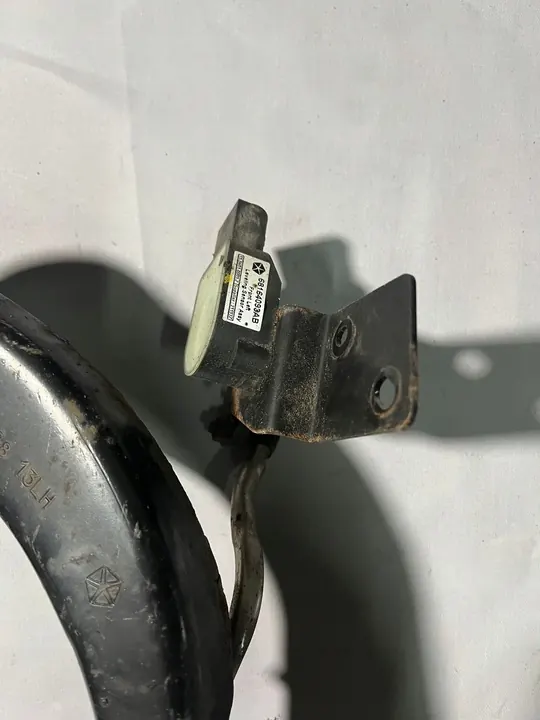 Braccio di controllo superiore sinistro Jeep Grand Cherokee WK2 image 2