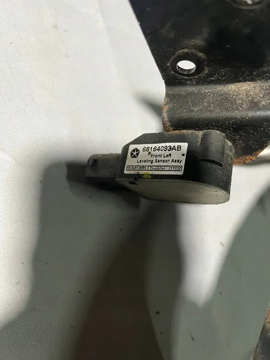 Braccio di controllo superiore sinistro Jeep Grand Cherokee WK2 image 6