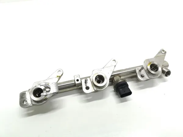 2014 Mercedes-Benz S W222 Fuel Distributor A2760702195 image 1