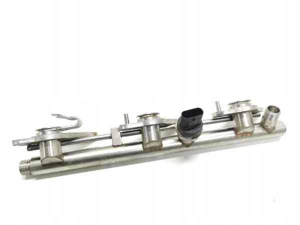 2014 Mercedes-Benz S W222 Fuel Distributor A2760702195 image 2