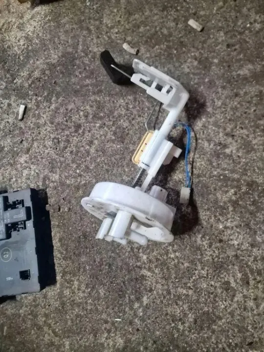 Bränslenivåsensor OEM 1582681 för Mercedes-Benz CLC image 2