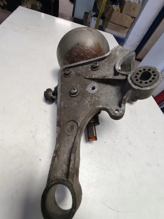 Régulateur rigidité suspension avant OEM 1684448580 image 7