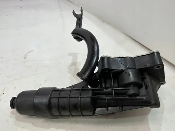 Oljefilterbas Mercedes W204 1.8 CGI Komplett A2711801210 image 3