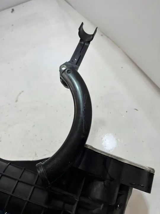 Oljefilterbas Mercedes W204 1.8 CGI Komplett A2711801210 image 4