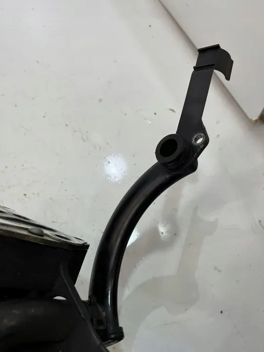 Oljefilterbas Mercedes W204 1.8 CGI Komplett A2711801210 image 5