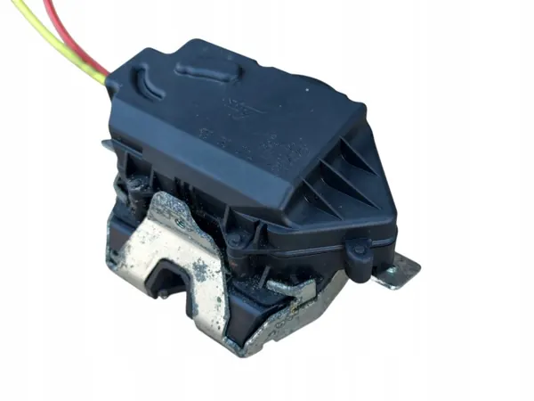 Fecho porta-malas Mercedes W211 OEM A2117400036 - Usado image 3