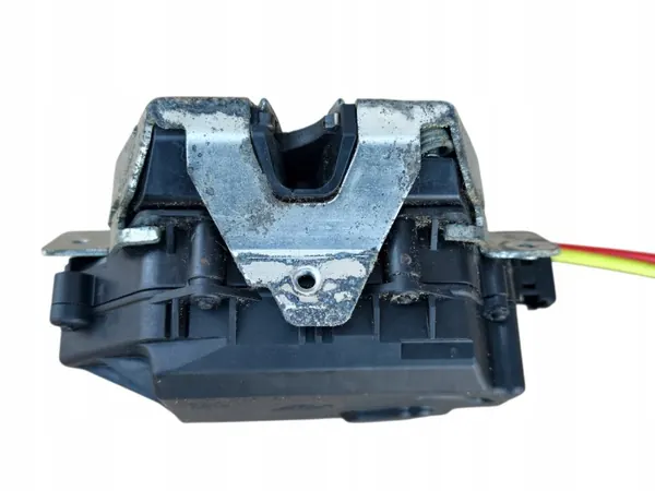 Fecho porta-malas Mercedes W211 OEM A2117400036 - Usado image 5