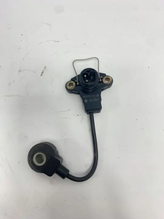 Sensor de golpeteo OEM 0031538028 Mercedes W124 M111 image 2