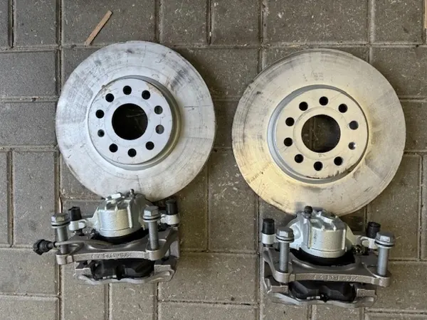 Discos de freio VW TIGUAN III pinças 5WA615301B image 2