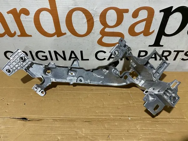 Polestar 2 2024 Suporte de para-lama dianteiro esquerdo OEM 32396094 image 3