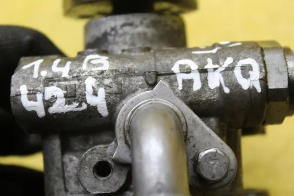 Bomba de direção Golf IV 1.4 B AKQ image 10