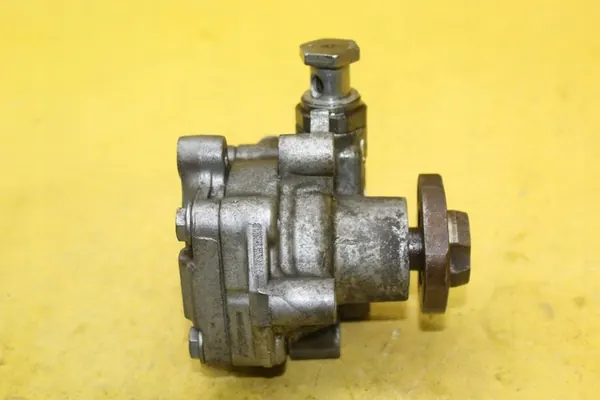 Bomba de direção Golf IV 1.4 B AKQ image 2