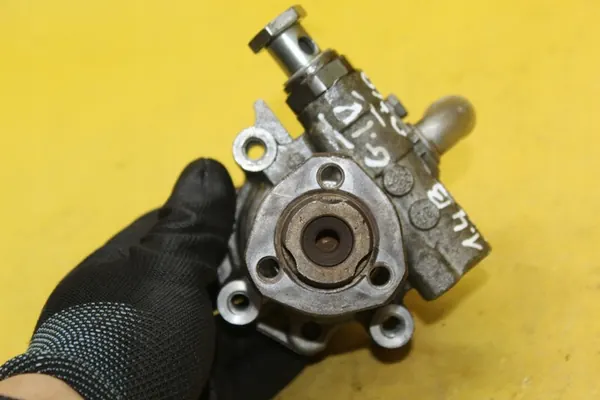 Bomba de direção Golf IV 1.4 B AKQ image 3