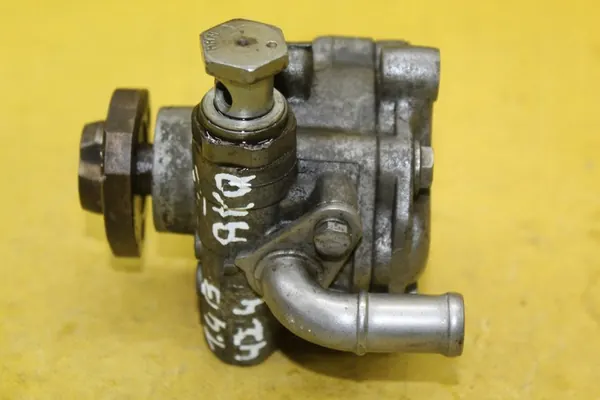 Bomba de direção Golf IV 1.4 B AKQ image 4