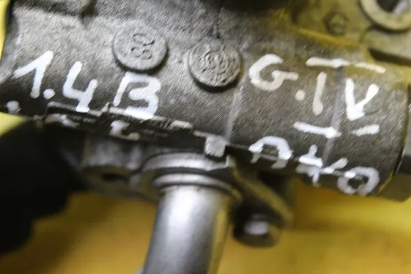 Bomba de direção Golf IV 1.4 B AKQ image 9