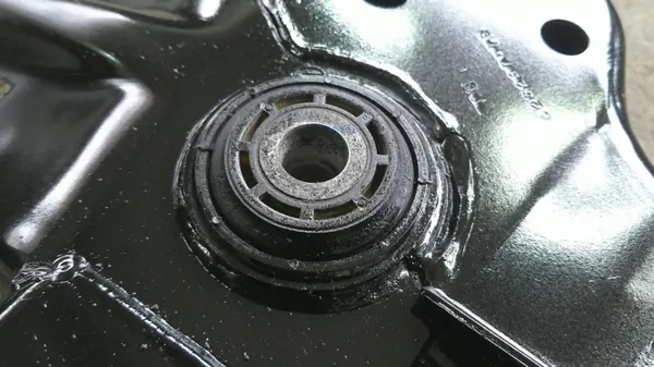 OEM 23297078 Voorste Sleepligger Chevrolet Malibu image 3