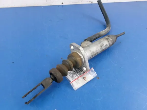 AUDI 80 B4 2.3 Kytkinmasterisylinteri 893721401D image 2