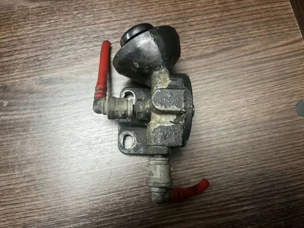 Kraftstofffilterhalterung OEM 500319399 Iveco Daily image 4