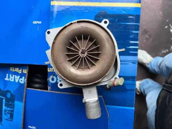 Motor de calefacción Eberspacher Airtronic D4S 24V OEM 2254 image 5