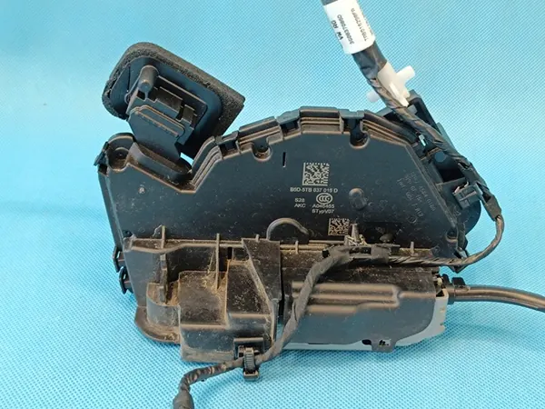 VW PASSAT B8 VARIANT 1.5 TSI 2024 DÖRRLÅS HÖGER FRAM OEM 5TB837016D image 3