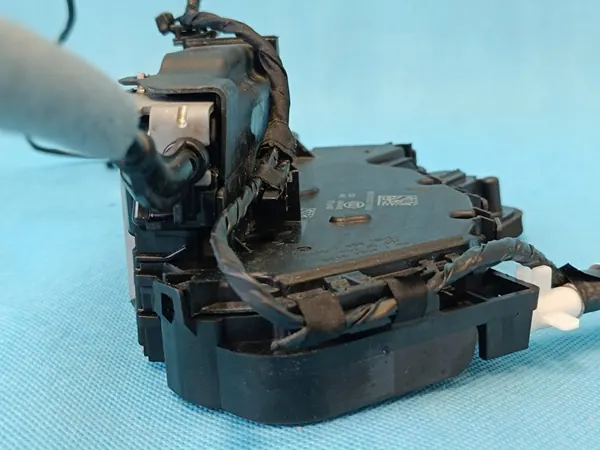 VW PASSAT B8 VARIANT 1.5 TSI 2024 DÖRRLÅS HÖGER FRAM OEM 5TB837016D image 5