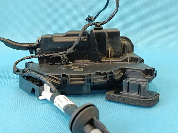 VW PASSAT B8 VARIANT 1.5 TSI 2024 DÖRRLÅS HÖGER FRAM OEM 5TB837016D image 6