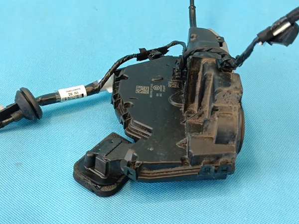 VW PASSAT B8 VARIANT 1.5 TSI 2024 DÖRRLÅS HÖGER FRAM OEM 5TB837016D image 7