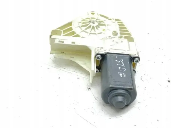 Moteur de lève-vitre avant droit OEM 0536010001 image 3