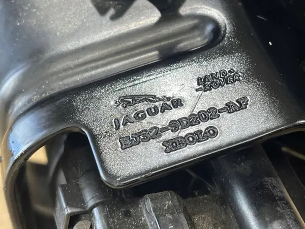 Land Rover Bränslefilterfäste OEM HJ329D202AF image 5