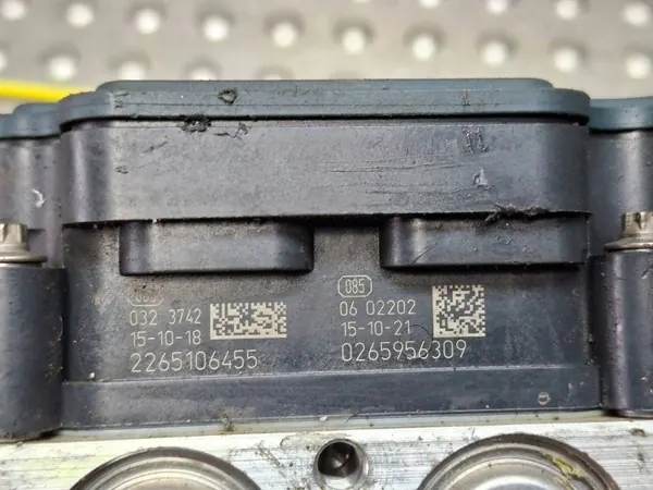 Pompe ABS OEM S25154817 pour Toyota Avensis image 7